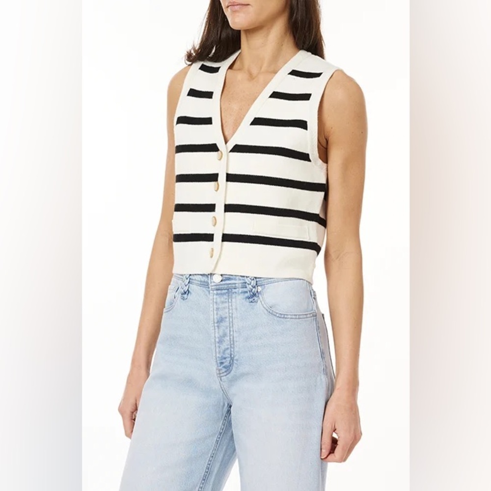 Scotch and Soda Woman’s Cropped Sweater Vest with Button Detail Size XS Like New